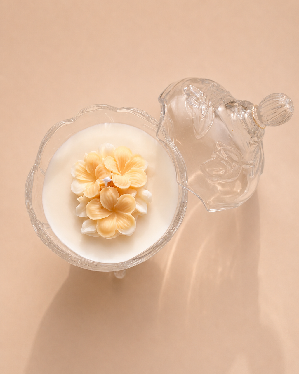 Cofre con vela floral